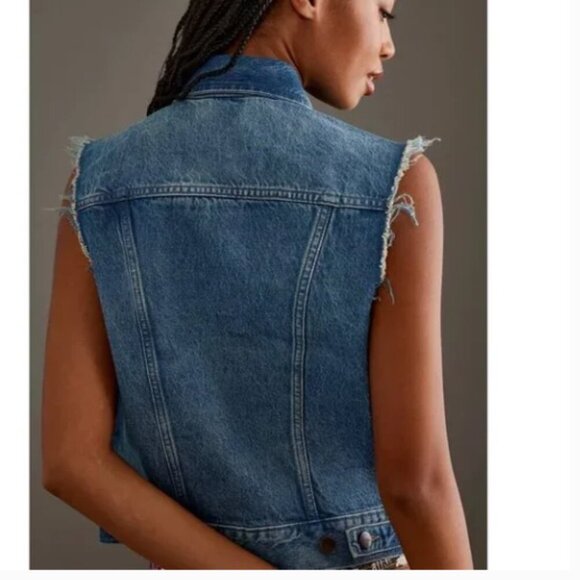 Wrangler X Free People Shrunken Denim Vest Sleeveless Raw Hem Leaving Town Sz M - Picture 16 of 17